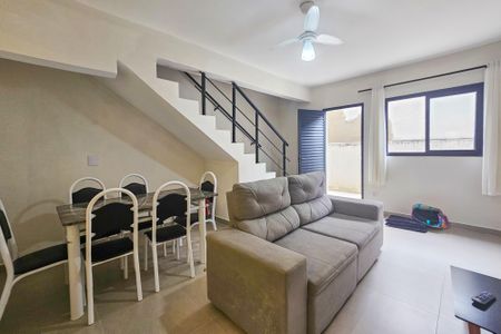 Sala de casa para alugar com 2 quartos, 70m² em Balneario Praia do Perequê, Guarujá