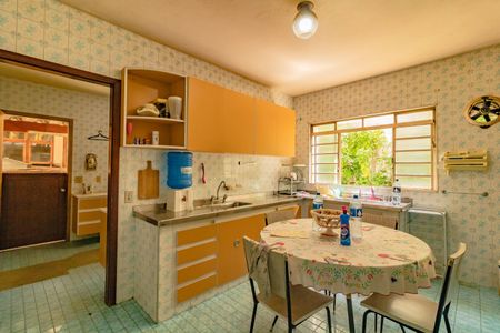 Casa à venda com 362m², 4 quartos e 6 vagas