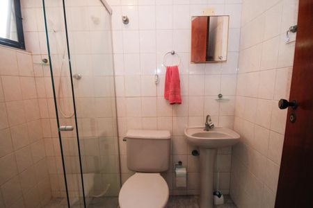 Apartamento para alugar com 70m², 2 quartos e 1 vaga Apartamento para alugar com 70m², 2 quartos e 1 vagaBanheiro da Suíte 1