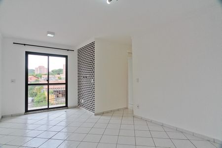 Sala de apartamento para alugar com 3 quartos, 60m² em Conjunto Residencial Vista Verde, São Paulo