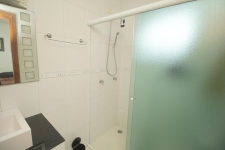 Casa à venda com 289m², 3 quartos e 6 vagasBanheiro da Suíte 2