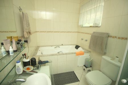 Casa à venda com 289m², 3 quartos e 6 vagasBanheiro da Suíte Master