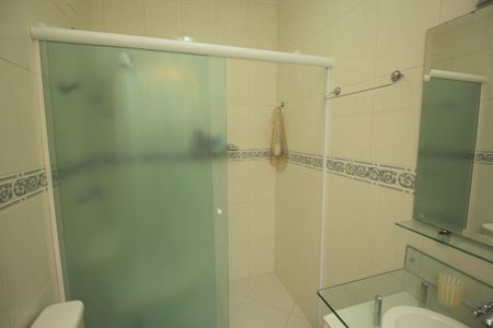 Casa à venda com 289m², 3 quartos e 6 vagasBanheiro da Suíte 1