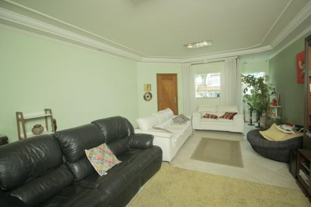 Casa à venda com 289m², 3 quartos e 6 vagasSala