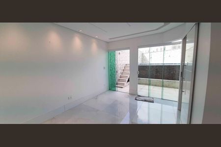 Sala de TV de casa para alugar com 3 quartos, 340m² em Umuarama, Osasco
