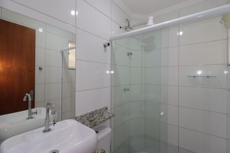 Banheiro de kitnet/studio para alugar com 1 quarto, 20m² em Vila Sao Pedro, Santo André