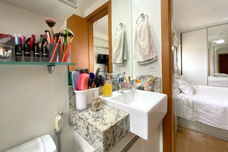 Apartamento à venda com 127m², 4 quartos e 3 vagas Apartamento à venda com 127m², 4 quartos e 3 vagasBanheiro da Suíte 1