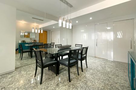 Apartamento à venda com 127m², 4 quartos e 3 vagas Apartamento à venda com 127m², 4 quartos e 3 vagasSala de Jentar