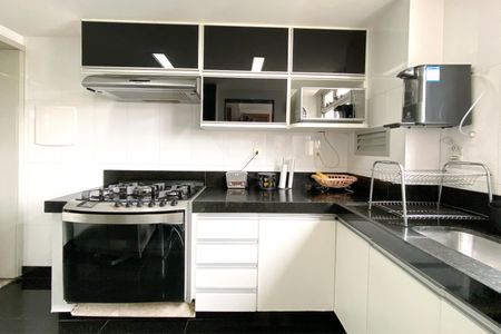 Apartamento à venda com 127m², 4 quartos e 3 vagas Apartamento à venda com 127m², 4 quartos e 3 vagasCozinha