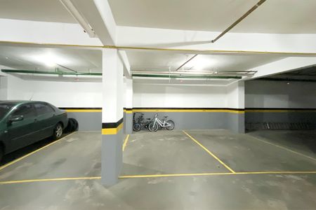 Apartamento à venda com 127m², 4 quartos e 3 vagas Apartamento à venda com 127m², 4 quartos e 3 vagasVagas