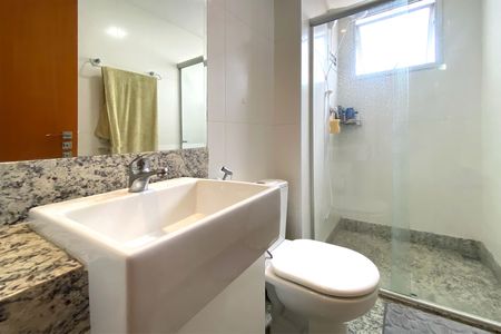 Apartamento à venda com 127m², 4 quartos e 3 vagas Apartamento à venda com 127m², 4 quartos e 3 vagasBanheiro da Suíte 2