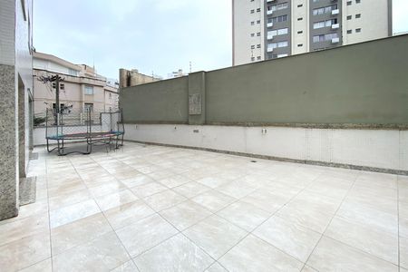 Apartamento à venda com 127m², 4 quartos e 3 vagas Apartamento à venda com 127m², 4 quartos e 3 vagasÁrea comum - Pátio