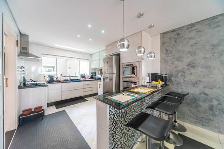 Casa à venda com 254m², 3 quartos e 4 vagasCozinha 