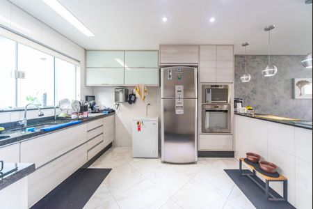 Casa à venda com 254m², 3 quartos e 4 vagasCozinha 