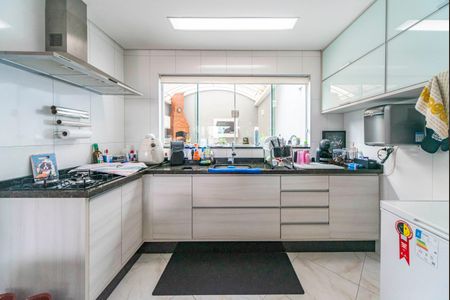 Casa à venda com 254m², 3 quartos e 4 vagasCozinha 