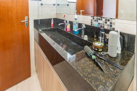 Casa à venda com 254m², 3 quartos e 4 vagasBanheiro do Quarto 3