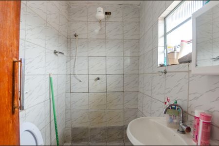 Banheiro de casa para alugar com 2 quartos, 50m² em Vila Pereira Cerca, São Paulo