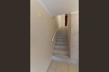 Casa à venda com 200m², 3 quartos e 2 vagasEscada