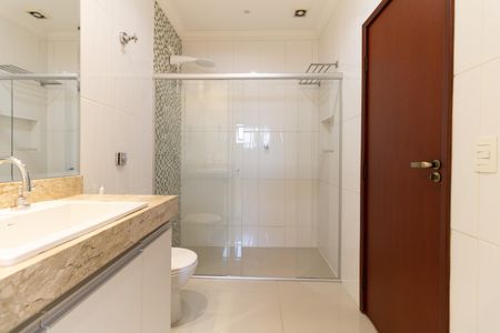 Casa à venda com 200m², 3 quartos e 2 vagasBanheiro da Suíte