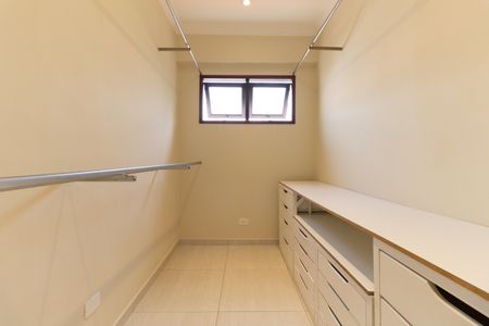 Casa à venda com 200m², 3 quartos e 2 vagasCloset da Suíte