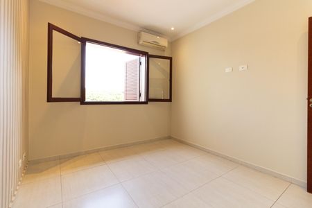 Casa à venda com 200m², 3 quartos e 2 vagasSuíte