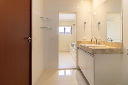 Casa à venda com 200m², 3 quartos e 2 vagasBanheiro da Suíte