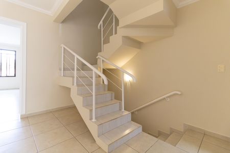 Escada de casa à venda com 3 quartos, 200m² em Aclimação, São Paulo