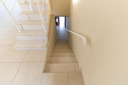 Casa à venda com 200m², 3 quartos e 2 vagasEscada