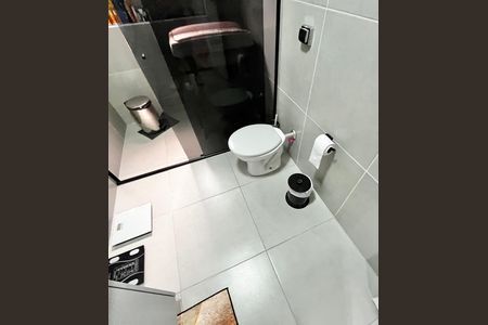 Casa à venda com 130m², 4 quartos e 2 vagasBanheiro
