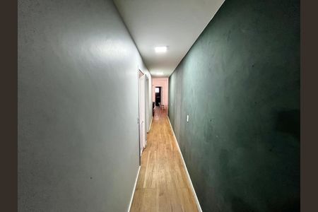 Casa à venda com 130m², 4 quartos e 2 vagasCorredor