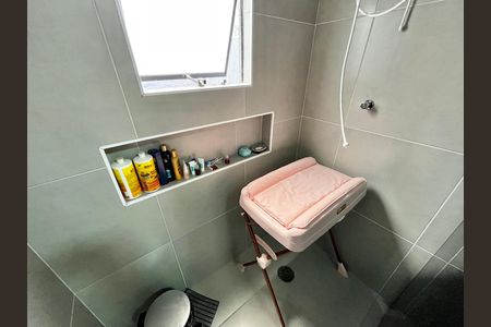 Casa à venda com 130m², 4 quartos e 2 vagasBanheiro