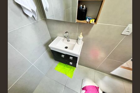 Casa à venda com 130m², 4 quartos e 2 vagasQuarto de Serviço Banheiro