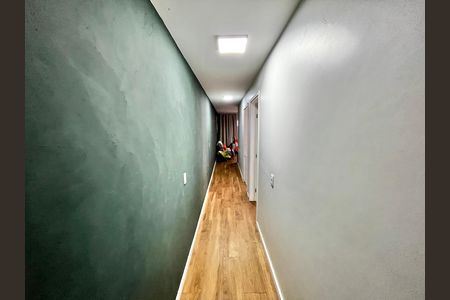 Casa à venda com 130m², 4 quartos e 2 vagasCorredor