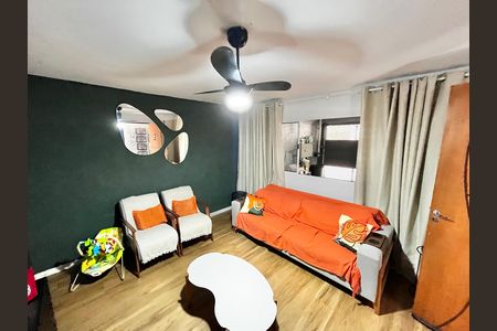 Casa à venda com 130m², 4 quartos e 2 vagasSala