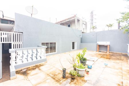 Casa à venda com 250m², 3 quartos e 2 vagas Casa à venda com 250m², 3 quartos e 2 vagasQuintal