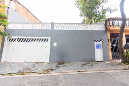 Casa à venda com 250m², 3 quartos e 2 vagas Casa à venda com 250m², 3 quartos e 2 vagasFachada