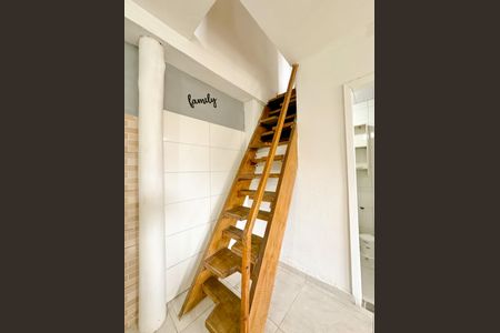 Apartamento para alugar com 68m², 2 quartos e 1 vagaEscada