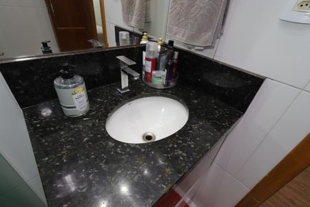 Apartamento para alugar com 50m², 2 quartos e 1 vagaBanheiro - Pia