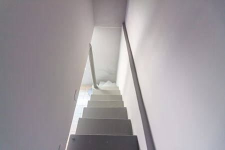 Casa para alugar com 90m², 2 quartos e sem vaga Casa para alugar com 90m², 2 quartos e sem vagaEscada