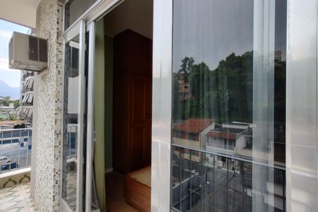 Apartamento à venda com 68m², 2 quartos e 1 vagaVaranda 2