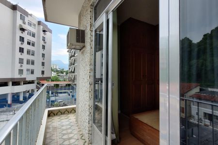 Apartamento à venda com 68m², 2 quartos e 1 vagaVaranda 2