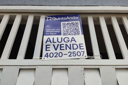 Casa à venda com 120m², 3 quartos e 2 vagas Casa à venda com 120m², 3 quartos e 2 vagasFachada