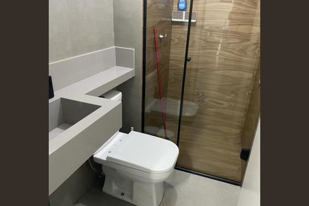 Banheiro de apartamento para alugar com 2 quartos, 52m² em Parque Santa Rosa, Suzano