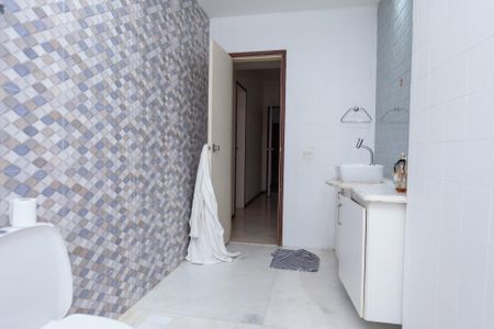 Apartamento para alugar com 180m², 4 quartos e 2 vagas Apartamento para alugar com 180m², 4 quartos e 2 vagasBanheiro Social