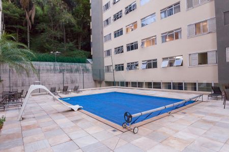 Apartamento para alugar com 180m², 4 quartos e 2 vagas Apartamento para alugar com 180m², 4 quartos e 2 vagasÁrea comum - Piscina
