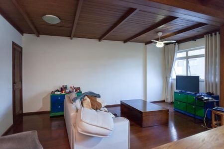 Apartamento para alugar com 180m², 4 quartos e 2 vagas Apartamento para alugar com 180m², 4 quartos e 2 vagasSala de TV