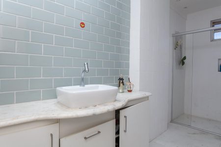 Apartamento para alugar com 180m², 4 quartos e 2 vagas Apartamento para alugar com 180m², 4 quartos e 2 vagasBanheiro Social