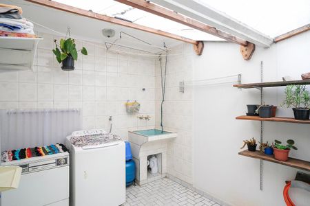 Casa à venda com 184m², 3 quartos e 1 vagaÁrea de serviço