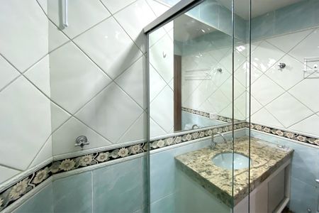 Apartamento à venda com 160m², 4 quartos e 2 vagas Apartamento à venda com 160m², 4 quartos e 2 vagasBanheiro da Suíte 1