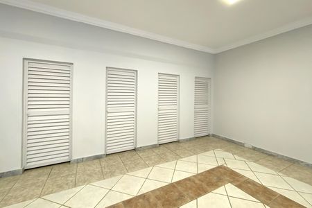 Apartamento à venda com 160m², 4 quartos e 2 vagas Apartamento à venda com 160m², 4 quartos e 2 vagasQuarto de Depósito